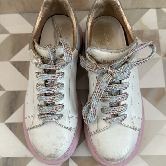 Girls Alexander McQueen sneaker. Comes with Box! - Picture 5 of 6